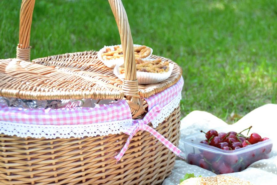 Cestino da picnic in vimini per 2 persone Cestino da picnic in salice con coperta impermeabile scomparto termico e set da tavola 
