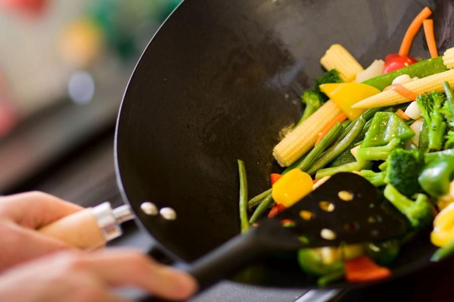 Cucinare con il wok: guida all’acquisto